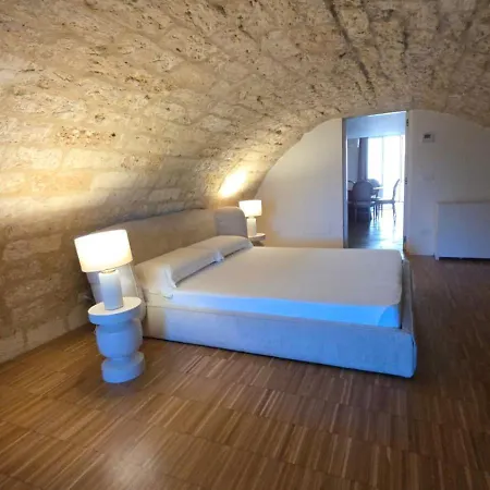 La Pietra - Vecchia, Vista Mare * Bari